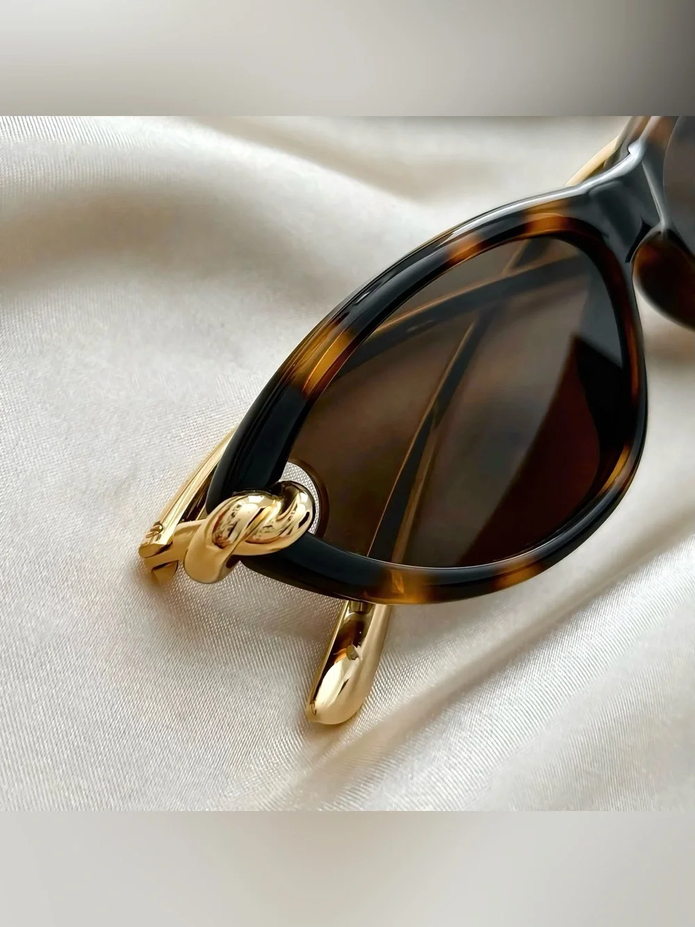 AUTHENTIC BOTTEGA VENETA BV1390S CAT-EYE SUNGLASSES – HAVANA WITH GOLD